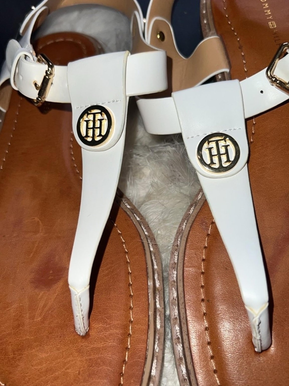 Tommy Hilfiger White Leather T-Strap Sandals with Gold Logo - Picture 1 of 1